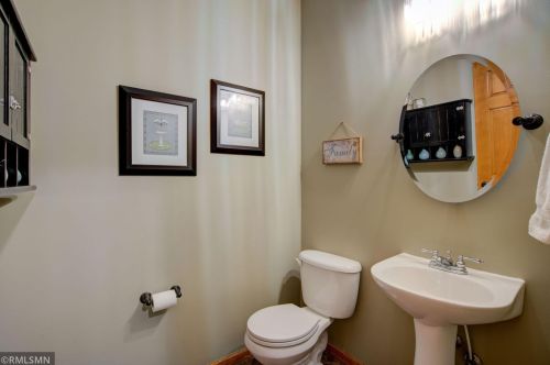 2489 Schneider Ct, Chaska MN 55318-1567 exterior