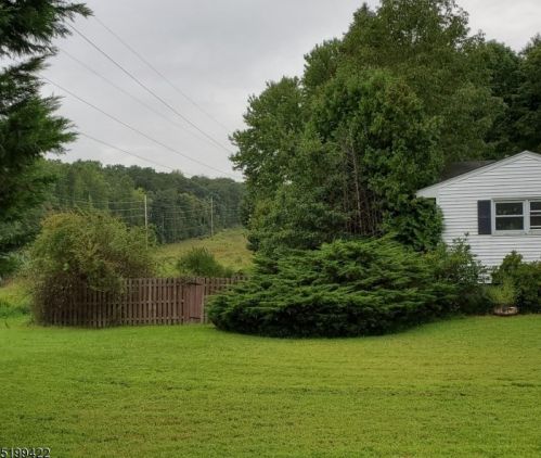 1133 Papen Rd, Bridgewater NJ 08807-1358 exterior