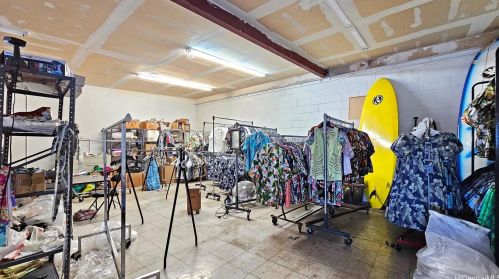 1734 Kahai St, Honolulu HI 96819-3913 exterior