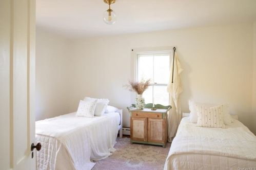 95 Old Post Rd, Red Hook NY 12571-2219 exterior