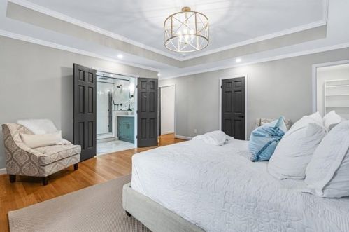 6160 Heards Creek Dr, Atlanta GA  30328-3635 exterior