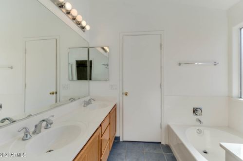 14437 47 Pl, Phoenix AZ 85018-6009 exterior