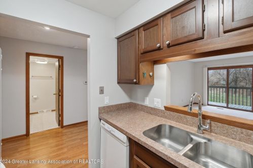 2442 Burcham Dr, East Lansing MI 48823-7246 exterior