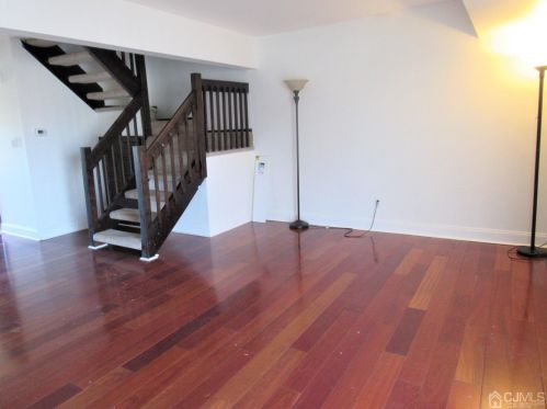 5 Driscoll Ct, New Brunswick NJ  08902-4159 exterior