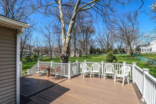 5 Pendleton Pl, Edison NJ 08820-2737 exterior