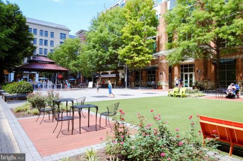 716 Beall Ave, Rockville MD 20850-2107 exterior