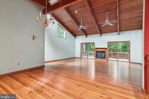 721 Cornelia Pl, Philadelphia, PA 19118-4108