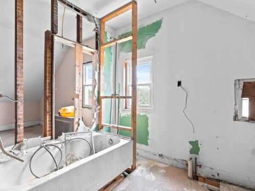 213 Pavilion Ave, Providence RI 02905-1621 exterior