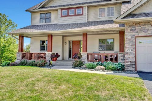 2998 Hilltop Dr, Chaska, MN 55318-3224