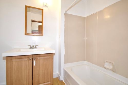 17 George St, West Springfield MA 01089-3414 exterior