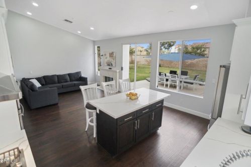 1641 Muirfield Dr, Oxnard CA  93036-7757 exterior