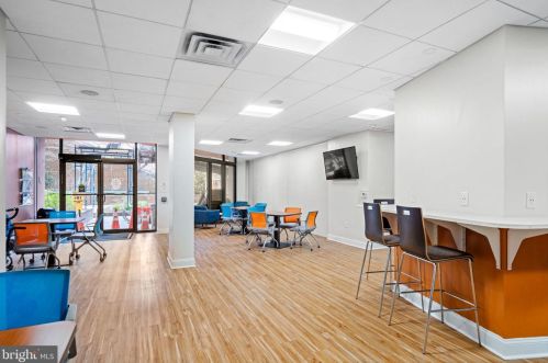 1420 Locust St, Philadelphia PA 19102-4201 exterior