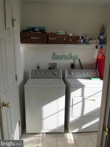 1070 Sterling Pl, Lancaster PA 17603-8836 exterior