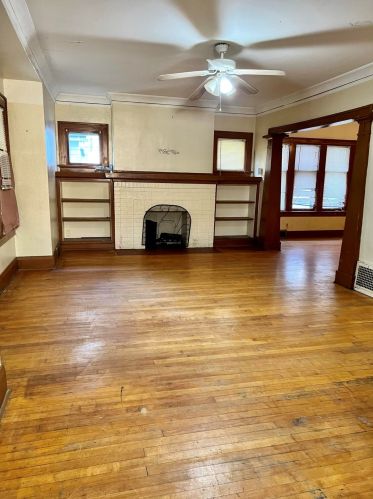 2947 47th St, Milwaukee, WI 53219-3433