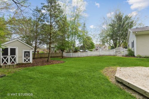 864 Hickman Ln, Bull Valley IL 60098-3027 exterior