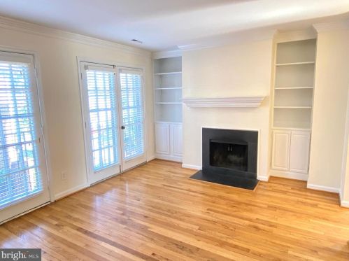 688 Columbus St, Alexandria VA  22314-1849 exterior