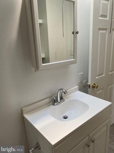 5306 Glenloch St, Philadelphia PA 19135-2718 exterior