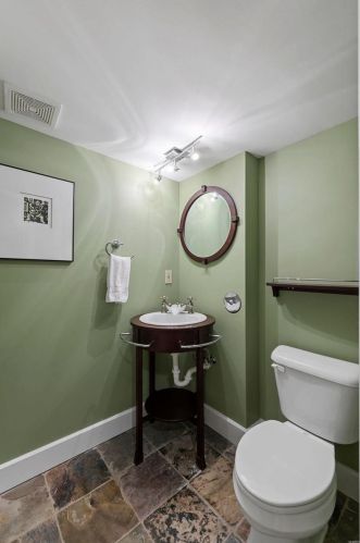 2332 Divot Dr, Saint Louis MO 63131-3240 exterior