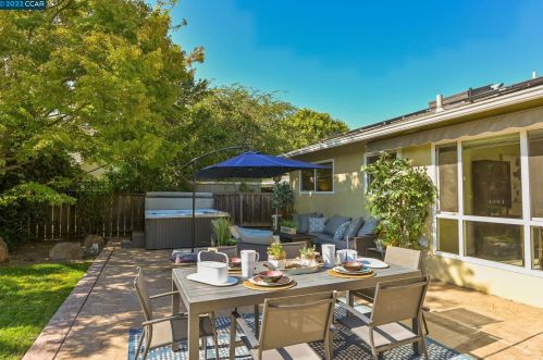 933 Santa Lucia Dr, Concord CA 94523-2366 exterior