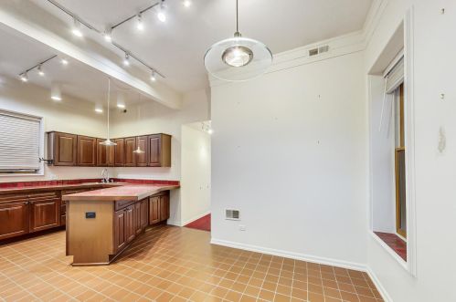 1112 Damen Ave, Chicago IL 60622 exterior