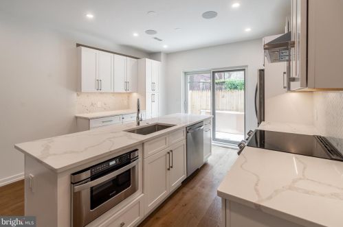 2005 Kater St, Philadelphia PA 19147-1817 exterior