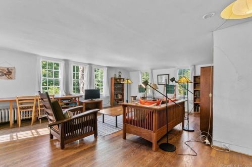 22 Homewood Ave, North Haven CT 06473-2919 exterior