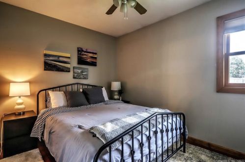 405 Rutland Rd, Milford CT 06461-1824 exterior