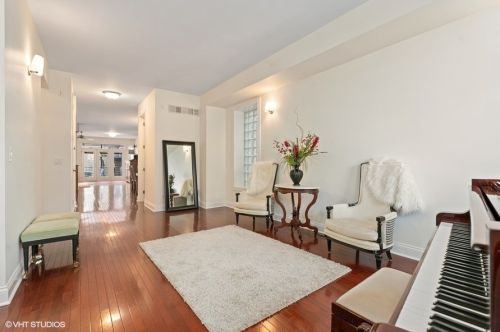 3705 Magnolia Ave, Chicago IL 60660-1496 exterior