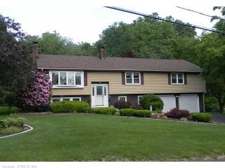 16 Pioneer Dr, Windsor, CT 06095-1220