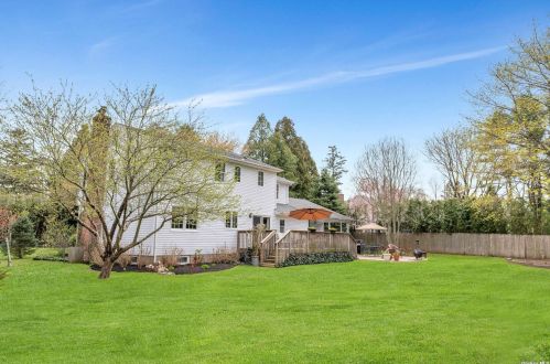 11 Maria Ct, Huntington Station NY 11746-2718 exterior