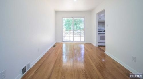 10 Center St, Cresskill NJ  07626-2245 exterior