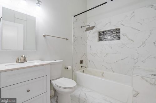 5052 Queens Stroll Pl, Washington DC 20019-6135 exterior