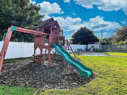 1154 Illinois Dr, Naples FL 34103-3888 exterior