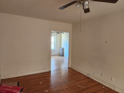 2212 70th St, Chicago, IL 60649-1764