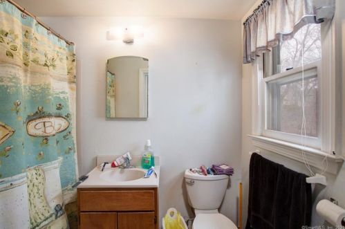 90 Smt St, Manchester CT 06040-4263 exterior