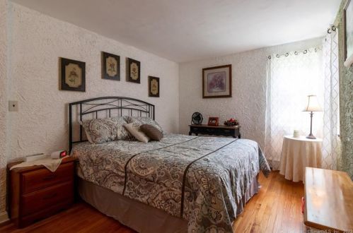 26 Allen St, Enfield CT 06082-4715 exterior