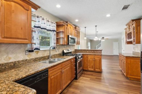 1560 Rogers Crossing Dr, Lithonia GA  30058-7005 exterior