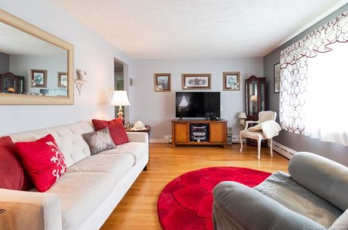 26 Allen St, Enfield CT 06082-4715 exterior