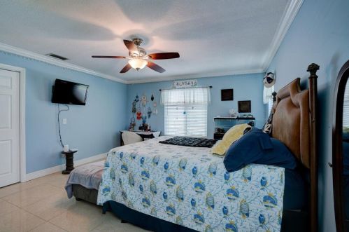 8470 Mizzen Dr, Boynton Beach FL 33472-2721 exterior