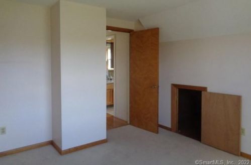 327 Scott Swamp Rd, Farmington CT 06032-3415 exterior