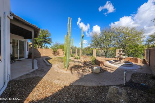 6561 Shadow Bluff Dr, Tucson AZ  85704-6950 exterior