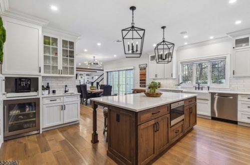 7 Dale Dr, Chatham Township NJ  07928-1661 exterior