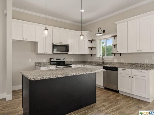 141 Lakeview, Spring Branch TX 78070-5398 exterior