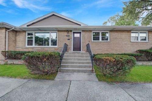 68 144th St, Chicago, IL 60827-2851