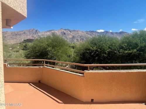 5675 Camino Esplendora, Tucson AZ 85718-4501 exterior