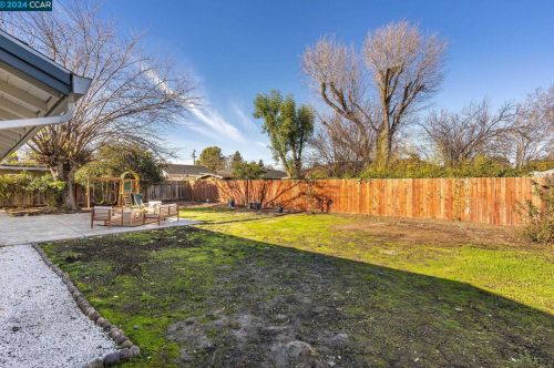 106 Doris Dr, Concord CA  94523-2915 exterior