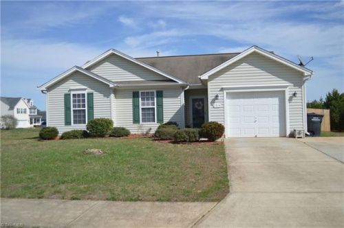 1514 Daisy Park Dr, Whitsett, NC 27377-9613