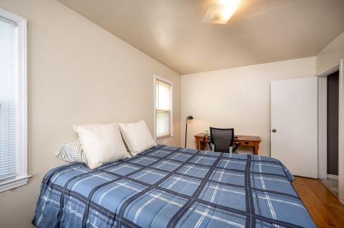 425 Fremont Pl, Milwaukee WI 53219-3066 exterior