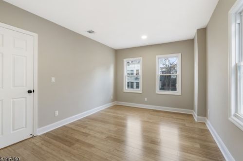 19 Becker Ter, Irvington NJ 07111-1311 exterior