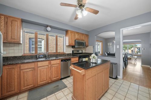 6625 64 St, Chicago IL 60638-4915 exterior